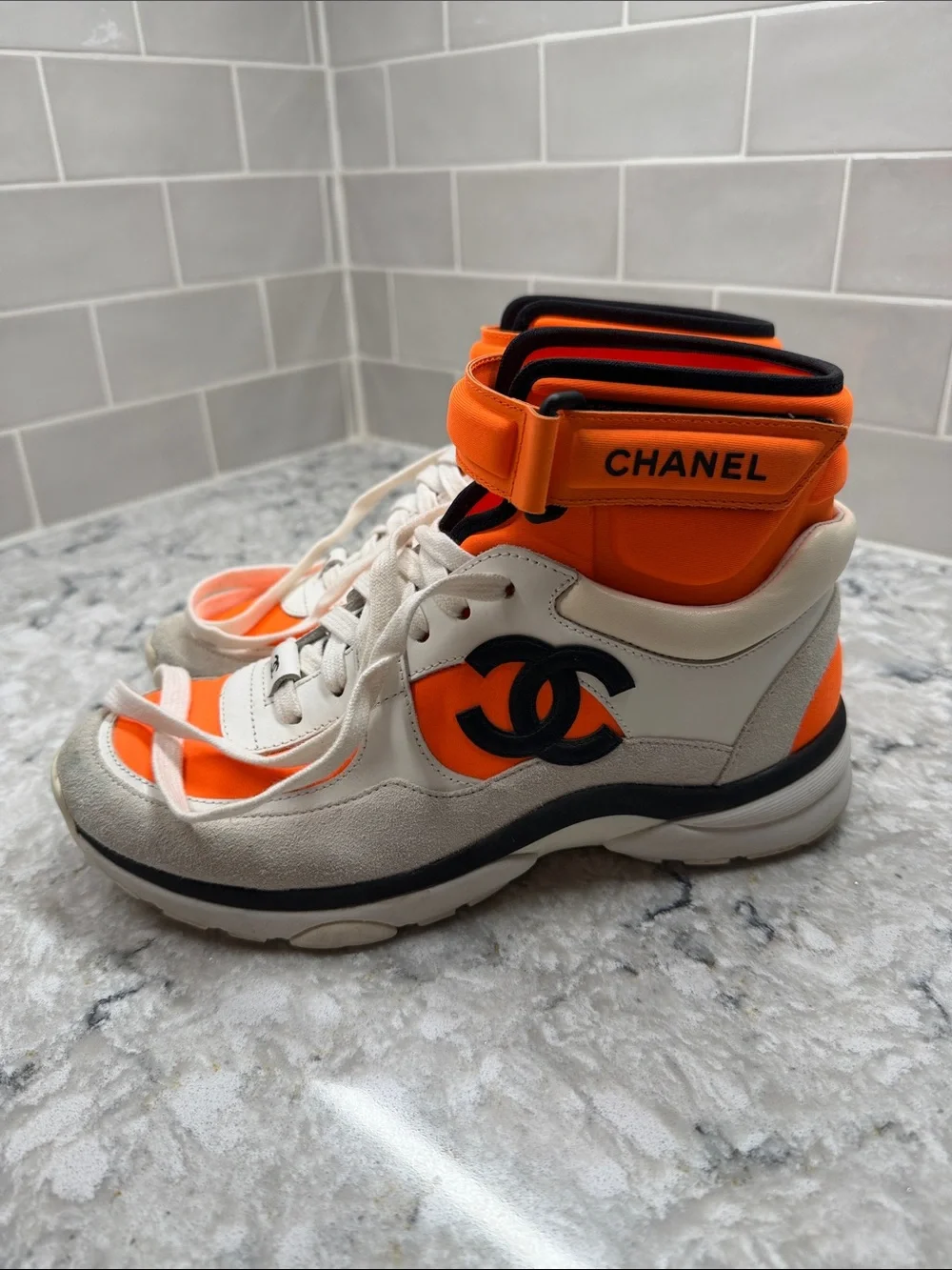 Chanel Interlocking CC / Logo High-Top Sneaker